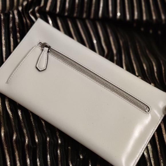 PRADA - Picture 5 of 5